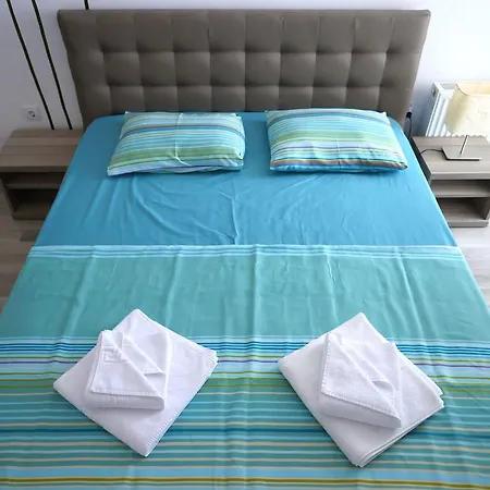 Skyline Summerland Apartament *